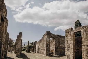 From Rome: Pompeii Tour with Archaeologist & Amalfi Coast