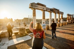 Da Roma: Escursione guidata di un giorno a Pompei e al Vesuvio con pranzo