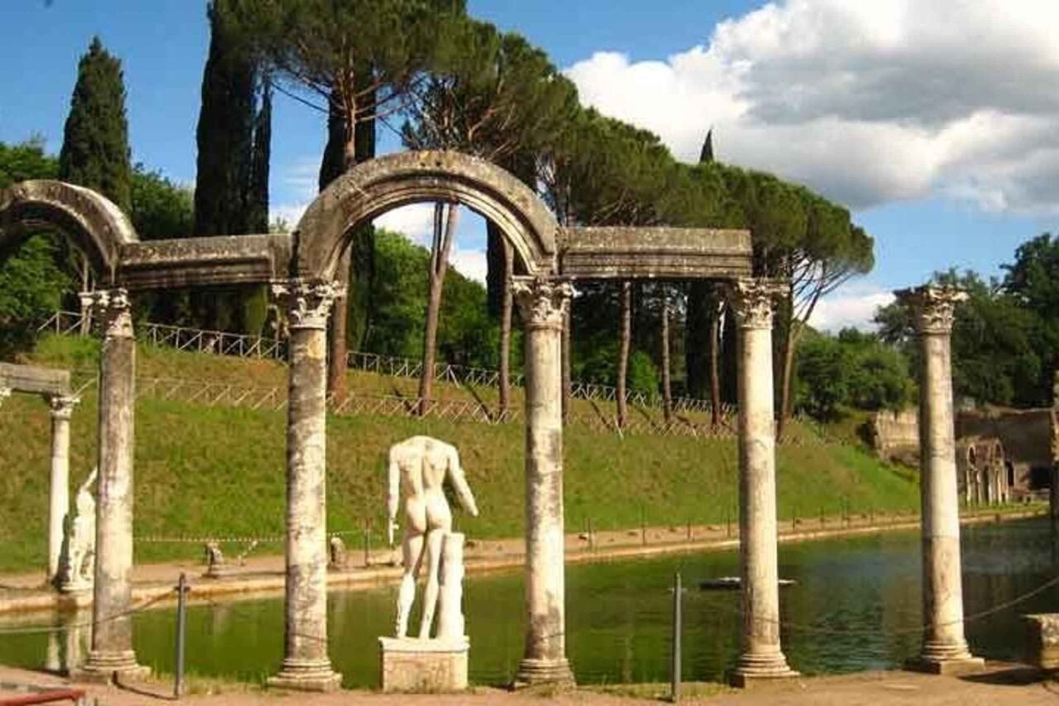 Desde Roma: Excursión guiada de un día a los Jardines de Tivoli y la Villa Adriana
