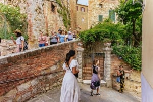 From Rome: Tuscany Day Trip with Lunch and Wine Tasting