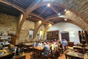 Da Roma: Colline toscane, degustazione di vini e pranzo a Montepulciano