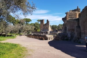 Roomasta: Villa d'Este ja Hadrianuksen huvila -kierros lounaalla.