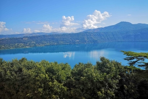 Gandolfo: Minibustur til den pavelige villa Castel Gandolfo