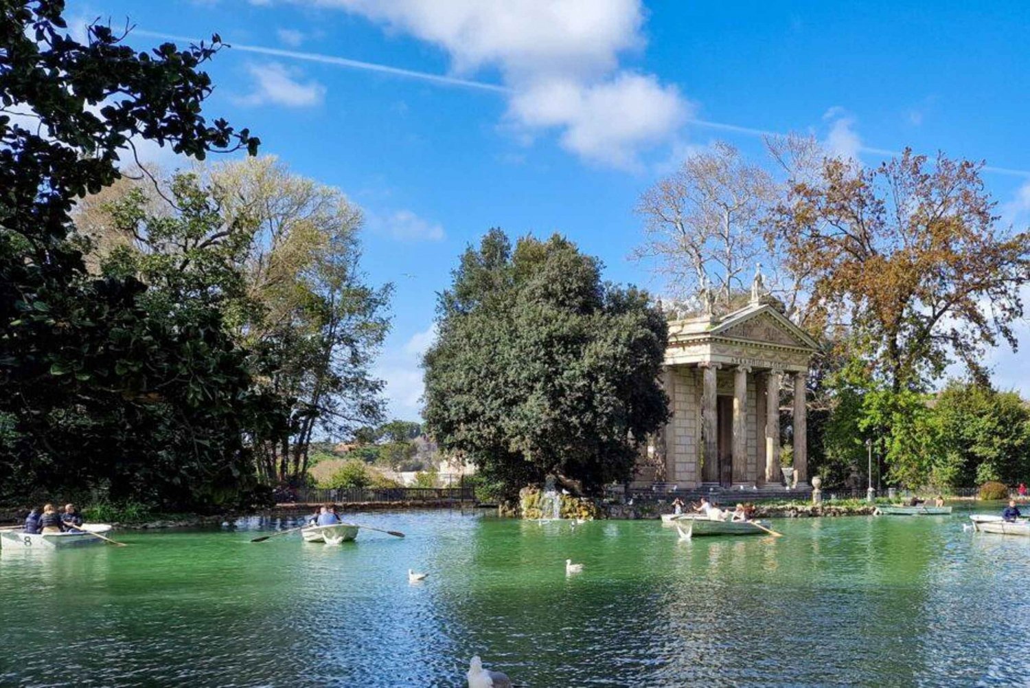 ROME: Villa Borghese Lake tour by boat paddling independently +aperitivo