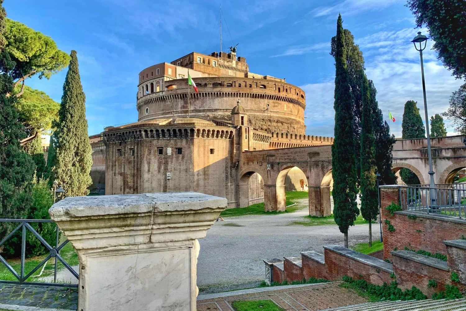 Zwiedzanie z przewodnikiem Passetto di Borgo i bilet do Zamku Świętego Anioła