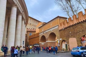 Zwiedzanie z przewodnikiem Passetto di Borgo i bilet do Zamku Świętego Anioła