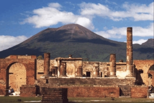 Pompeii Naples: private tour from Rome with visit to the excavations and lunch in Naples