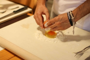 Lezione privata di pasta e tiramisù con vino illimitato