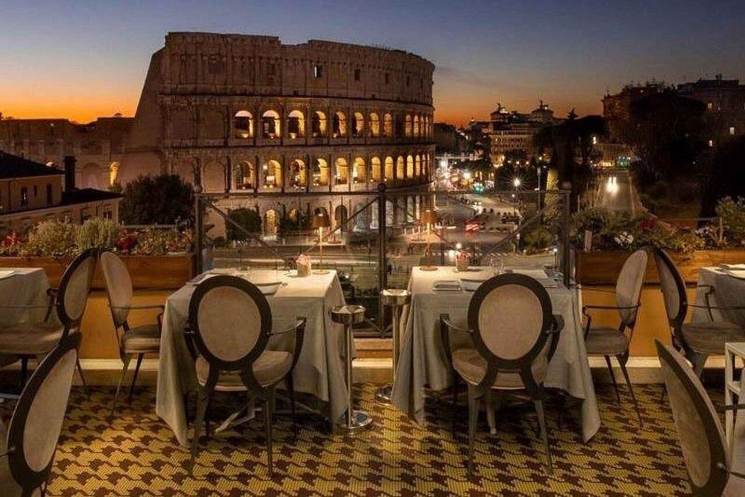 Private Rome Squares Walk & Colosseum View Dinner