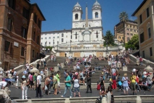 Private Rome Squares Walk & Colosseum View Dinner