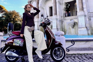 Roma: passeio de 1 hora de Vespa como passageiro com motorista local