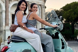 Roma: passeio de 1 hora de Vespa como passageiro com motorista local