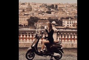Roma: passeio de 1 hora de Vespa como passageiro com motorista local