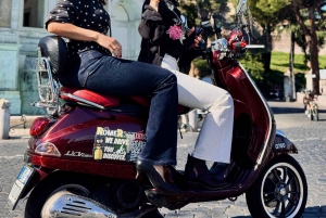 Roma: passeio de 1 hora de Vespa como passageiro com motorista local