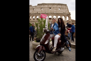 Roma: passeio de 1 hora de Vespa como passageiro com motorista local
