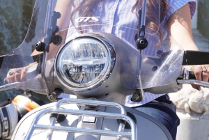 Roma: passeio de 1 hora de Vespa como passageiro com motorista local