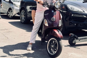 Roma: passeio de 1 hora de Vespa como passageiro com motorista local