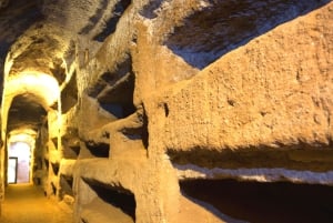 Rzym: Ekspresowa wycieczka z przewodnikiem po kryptach i katakumbach po godzinach