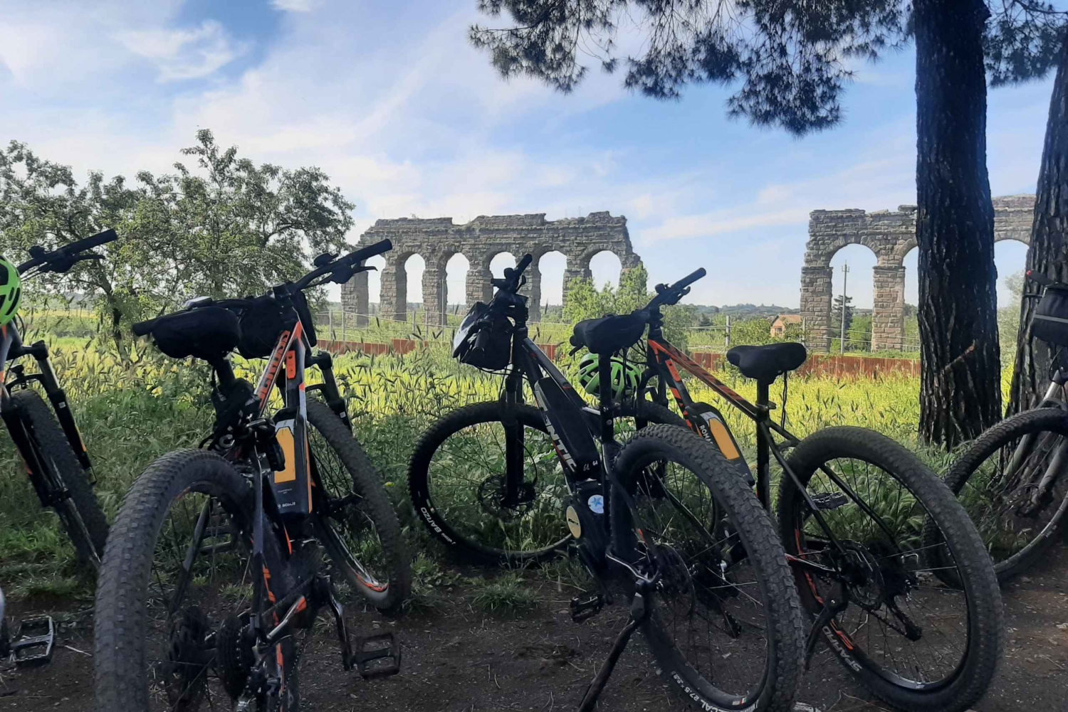 Rome: Appian Way eBike Tour Aqueducts, Catacombs & Lunch Box