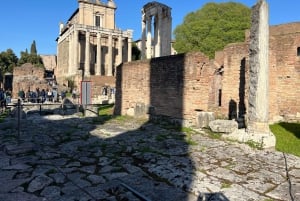 Rome: Ancient Rome Storytelling Tour with Guide