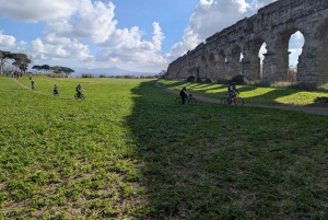 Rooma: Appian Way, Aqueducts, & Catacombs E-Bike opastettu kierros.