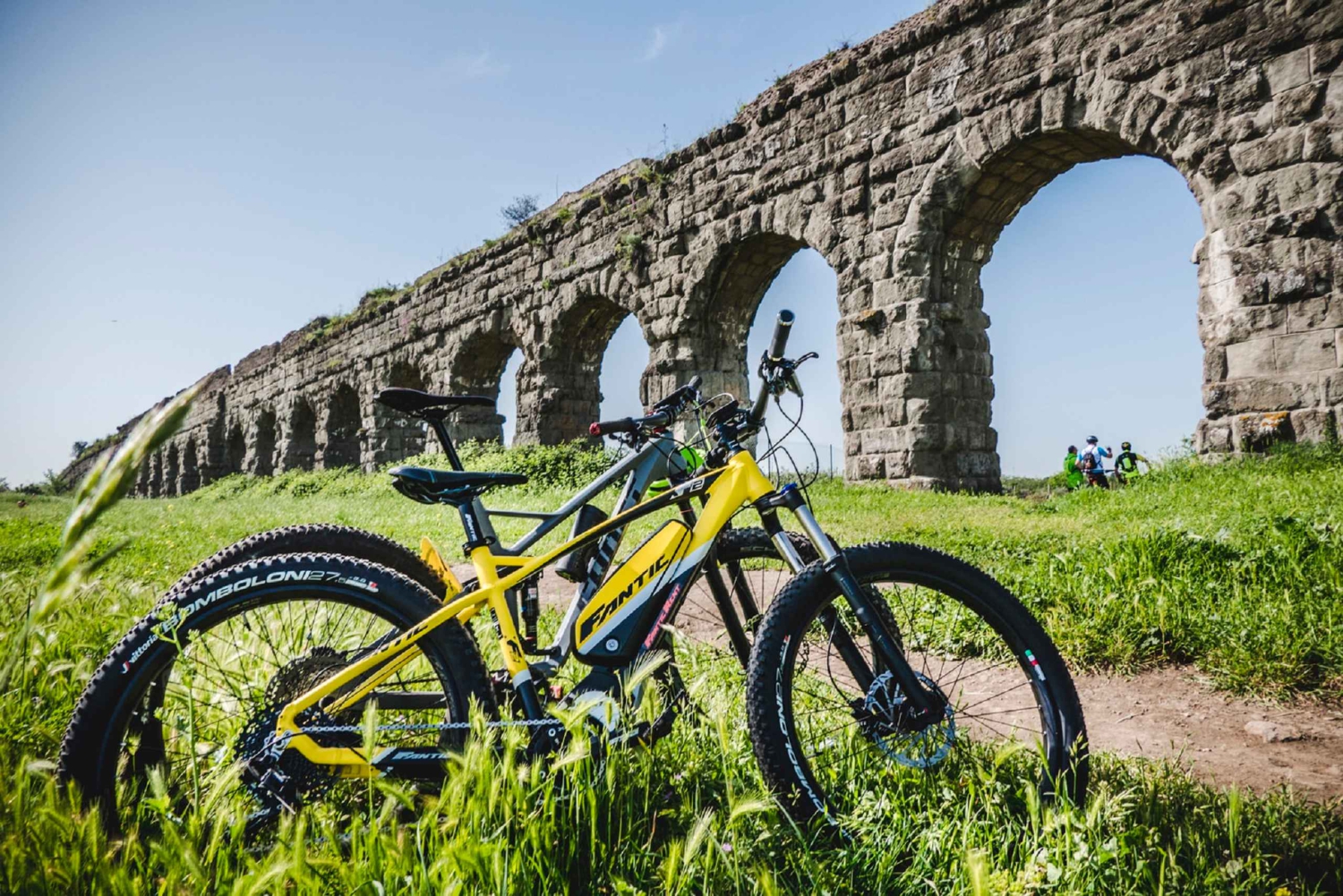 Rome : Excursion en E-Bike sur la Voie Appienne et les Aqueducs et, en option, les Catacombes