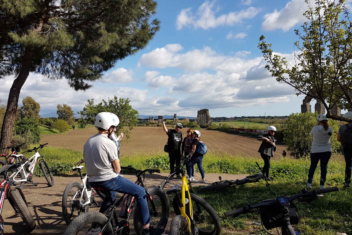 Rome : Excursion en E-Bike sur la Voie Appienne et les Aqueducs et, en option, les Catacombes