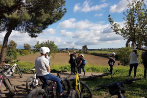 Rome : Excursion en E-Bike sur la Voie Appienne et les Aqueducs et, en option, les Catacombes