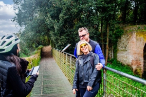 Rome : Excursion en E-Bike sur la Voie Appienne et les Aqueducs et, en option, les Catacombes
