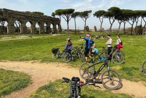 ローマ：アッピア街道 E-バイクツアー カタコンベ、水道橋、食事＋ドリンク