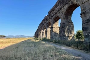 ローマ：アッピア街道 E-バイクツアー カタコンベ、水道橋、食事＋ドリンク