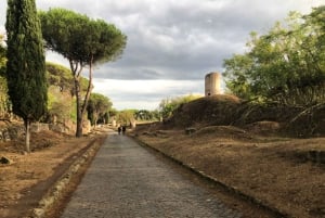 ローマ：アッピア街道 E-バイクツアー カタコンベ、水道橋、食事＋ドリンク