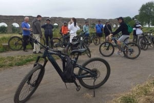 ローマ：アッピア街道 E-バイクツアー カタコンベ、水道橋、食事＋ドリンク