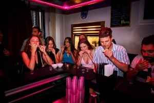 Rome : visite nocturne et tournée des bars guidée avec jeux et karaoké