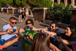Rome : visite nocturne et tournée des bars guidée avec jeux et karaoké