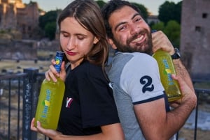 Rome : visite nocturne et tournée des bars guidée avec jeux et karaoké