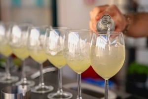 Rome : visite nocturne et tournée des bars guidée avec jeux et karaoké