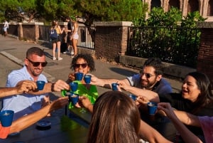 Rome : visite nocturne et tournée des bars guidée avec jeux et karaoké
