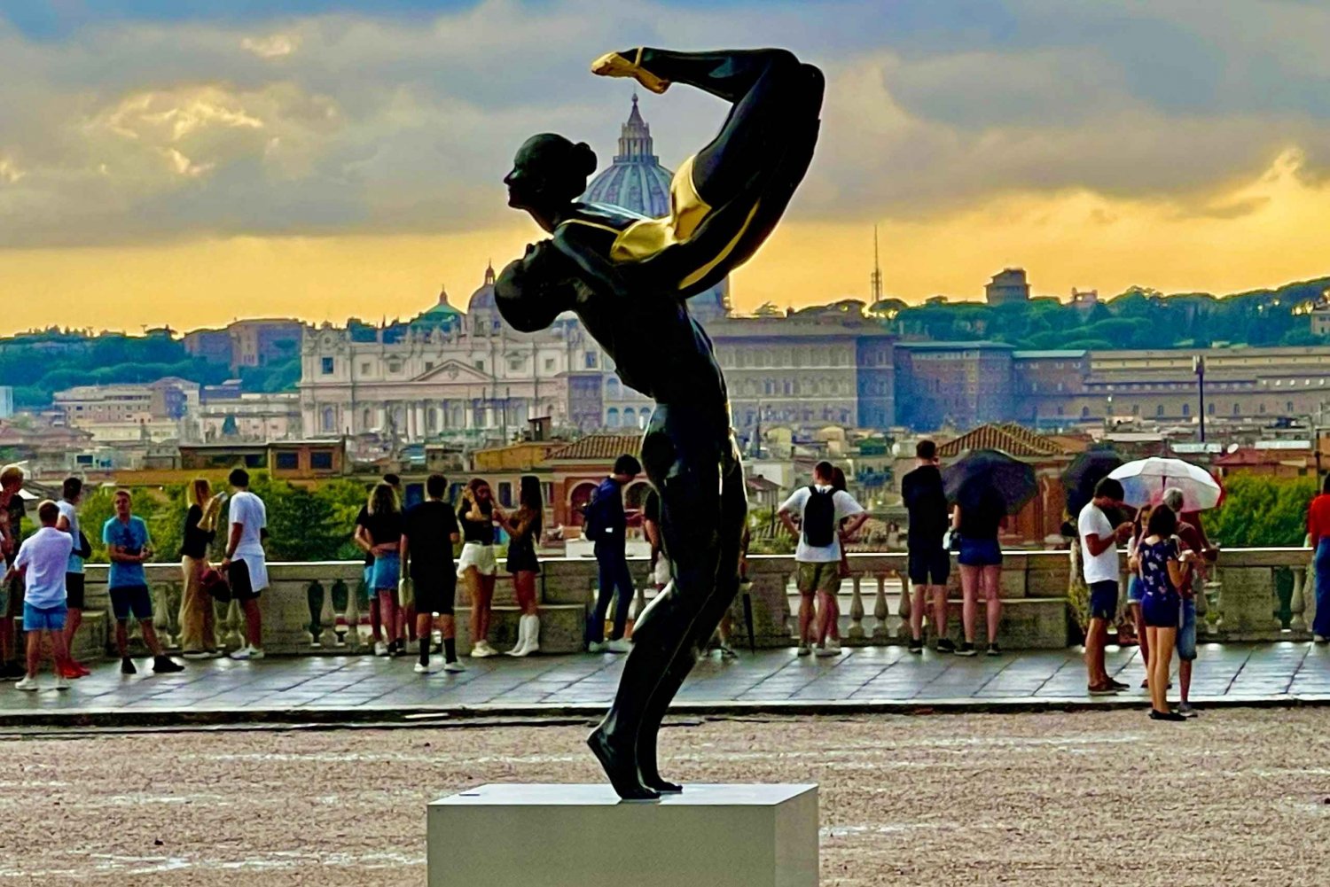 Rome: Chauffeured Tour by Night with Food Tasting and Wine