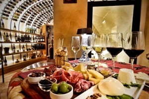 Rome: Chauffeured Tour by Night with Food Tasting and Wine