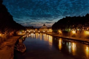 Rome: Chauffeured Tour by Night with Food Tasting and Wine