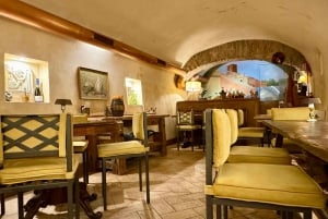 Rome: Chauffeured Tour by Night with Food Tasting and Wine