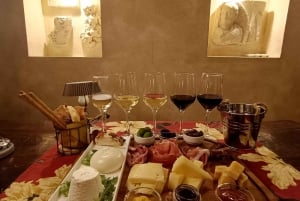 Rome: Chauffeured Tour by Night with Food Tasting and Wine