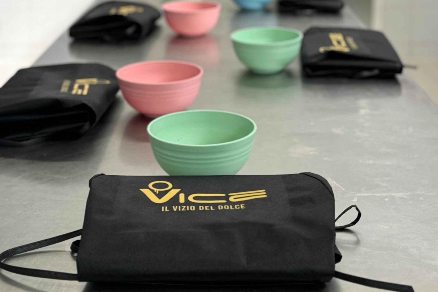 Rome: Cannoli, Gelato, Tiramisu Baking & Cooking Class