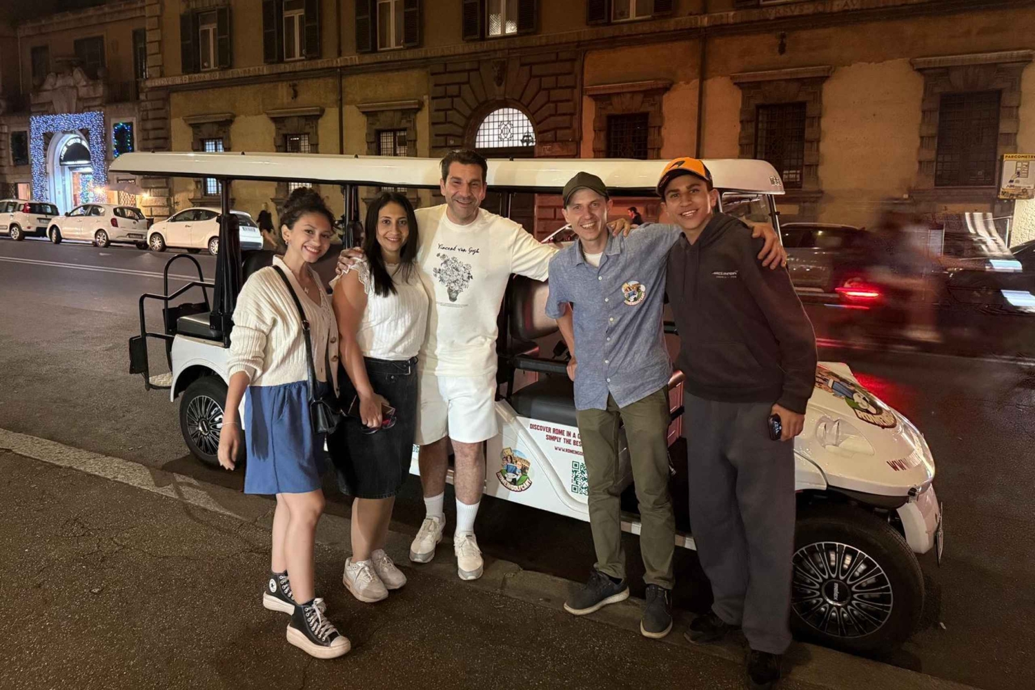 Roma: tour notturno in golf cart tra le luci di Natale