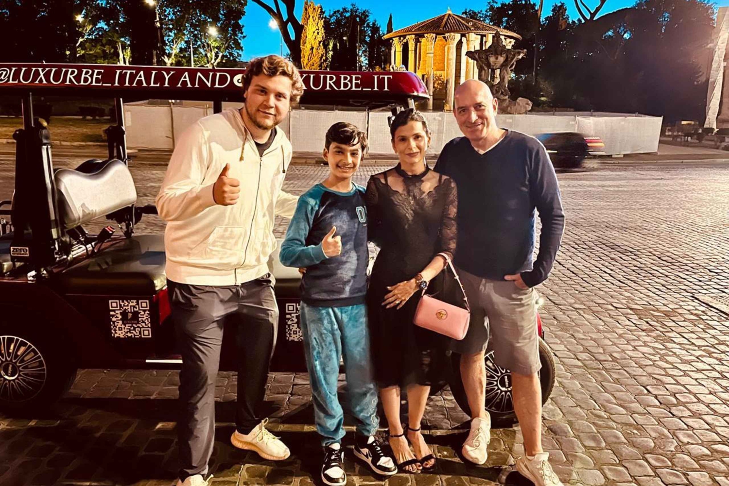 Roma: Tour della città con golf cart di notte