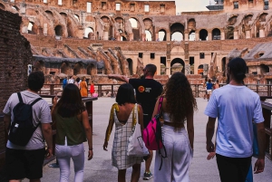 Rome : Accès aux arènes du Colisée et visite en petit groupe de la ville antique