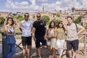 Rome : Accès aux arènes du Colisée et visite en petit groupe de la ville antique