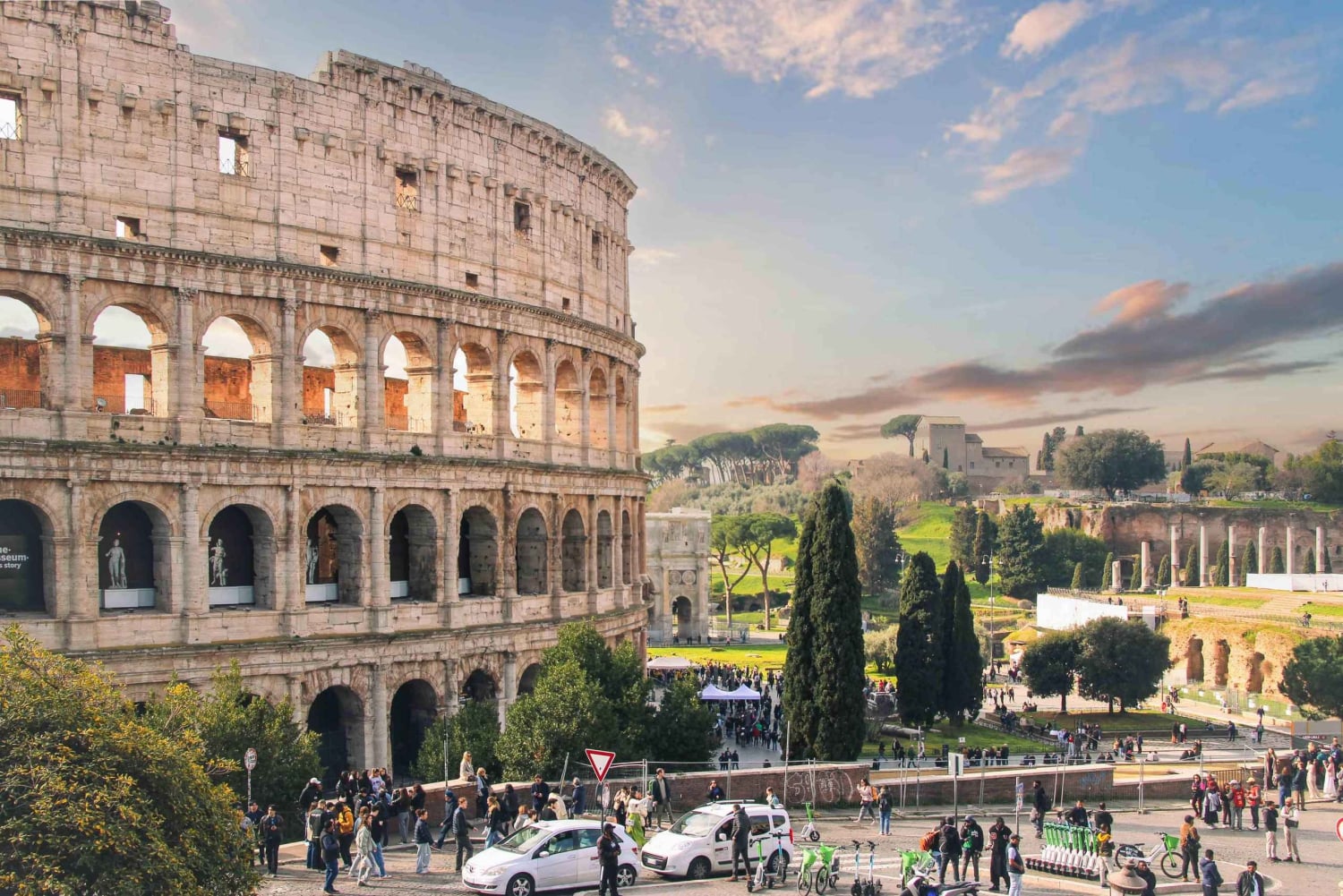 Roma: Visita guiada a la Arena del Coliseo, el Foro y el Palatino