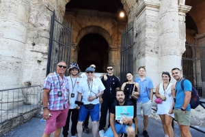Rzym: Wycieczka po arenie Koloseum z dostępem do Forum i Palatynu